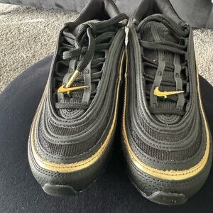 Nike Men's Sneakers in Black with Gold Accents